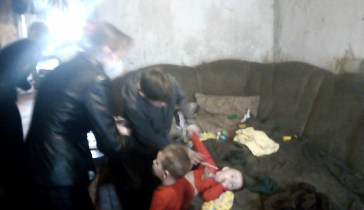 На Дніпропетровщині дітей покинули голодними та хворими