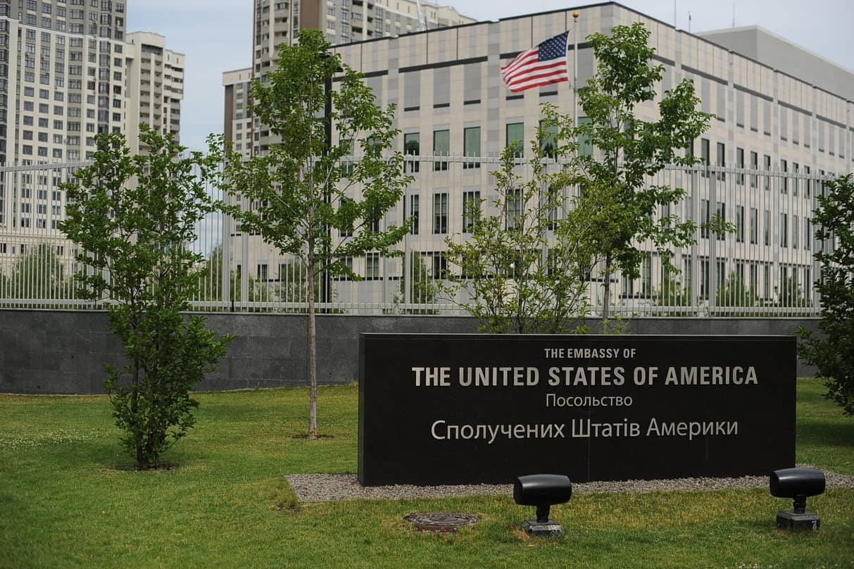 Держдеп США дозволив американським дипломатам виїхати з України