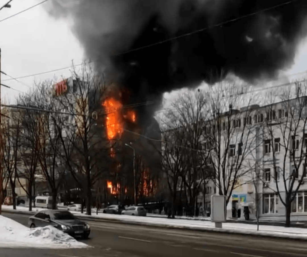 Пожежу на проспекті Олександра Поля в Дніпрі розслідуватиме поліція