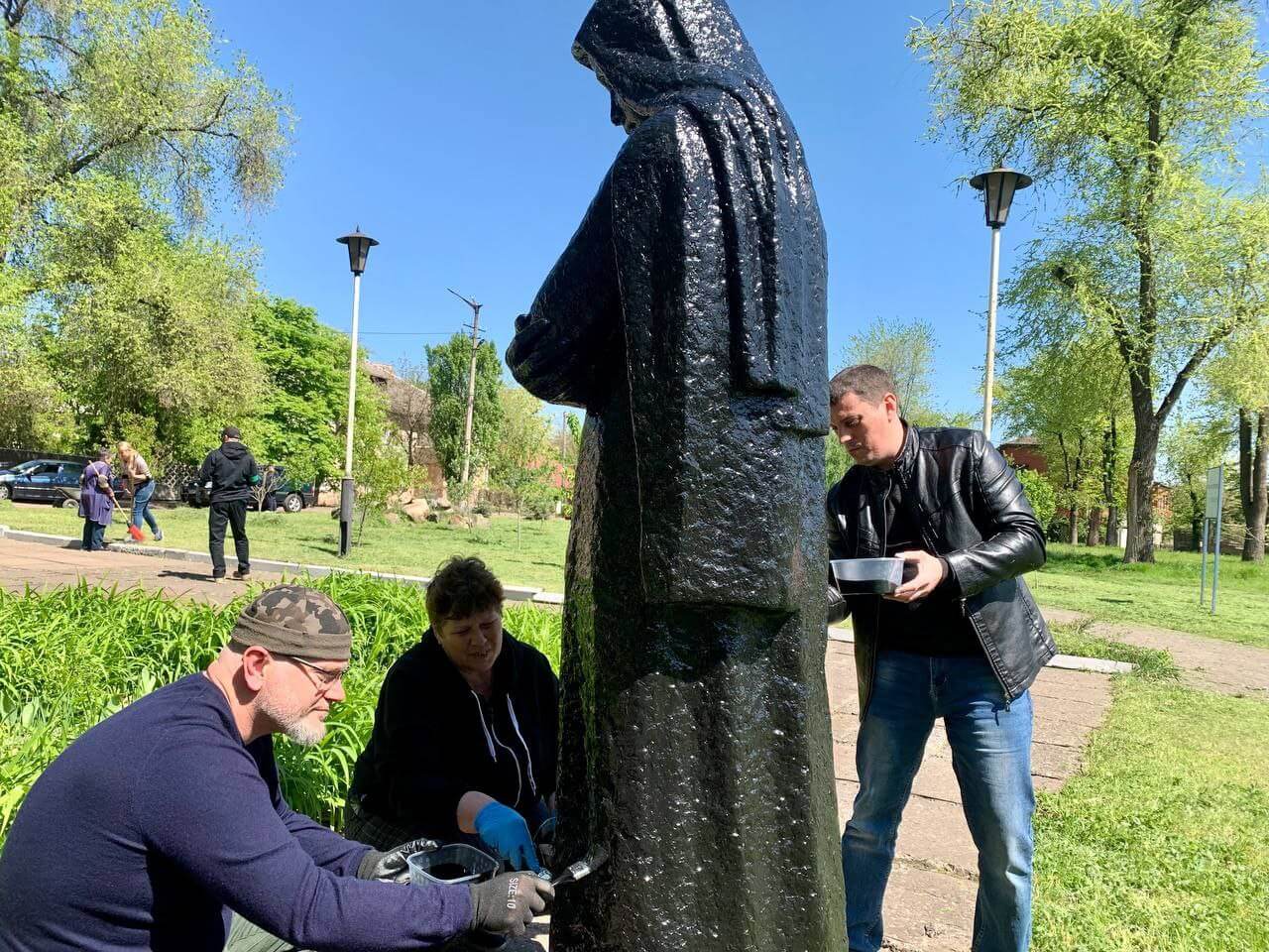 Кривой рог новости сегодня. Памятник солдату. Памятник нового порядка. Памятники достопримечательности в с.рожок. Памятник 9 мая.