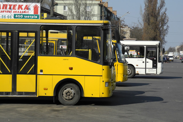 У Дніпрі курсуватимуть додаткові рейси автобусів до кладовищ міста