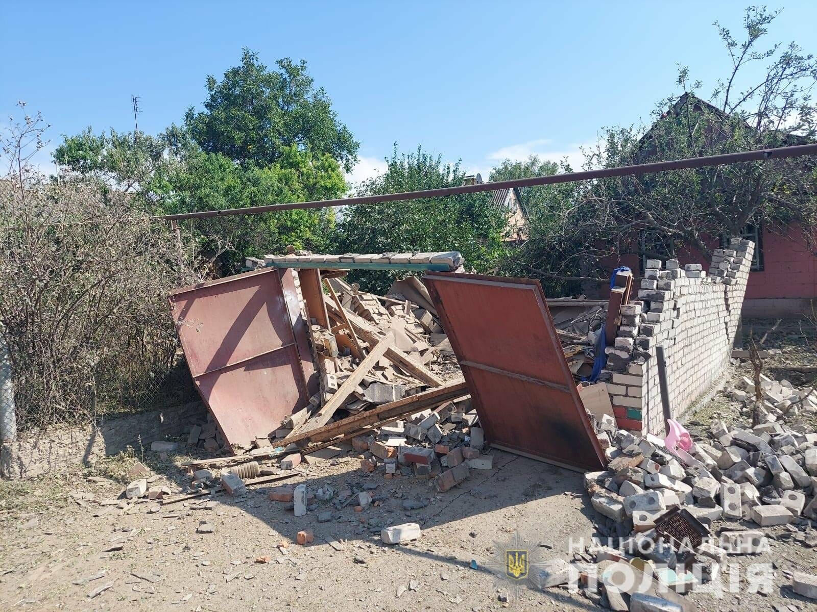 Внаслідок обстрілу Нікопольського району постраждало 4 людини, зруйновані будинки та психоневрологічний інтернат