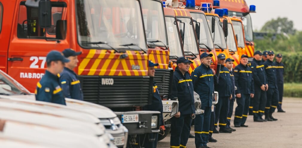 Рятувальникам Дніпропетровщини передали 16 автівок