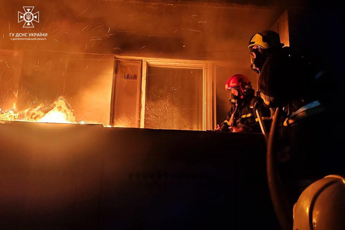 У Павлограді під час пожежі в багатоповерхівці вогнеборці врятували чоловіка