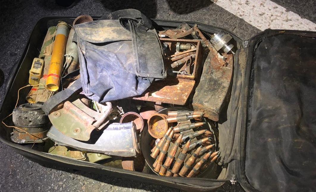 Боєприпаси та вибухові речовини знайшли в автомобілі 31-річного жителя Камʼянського