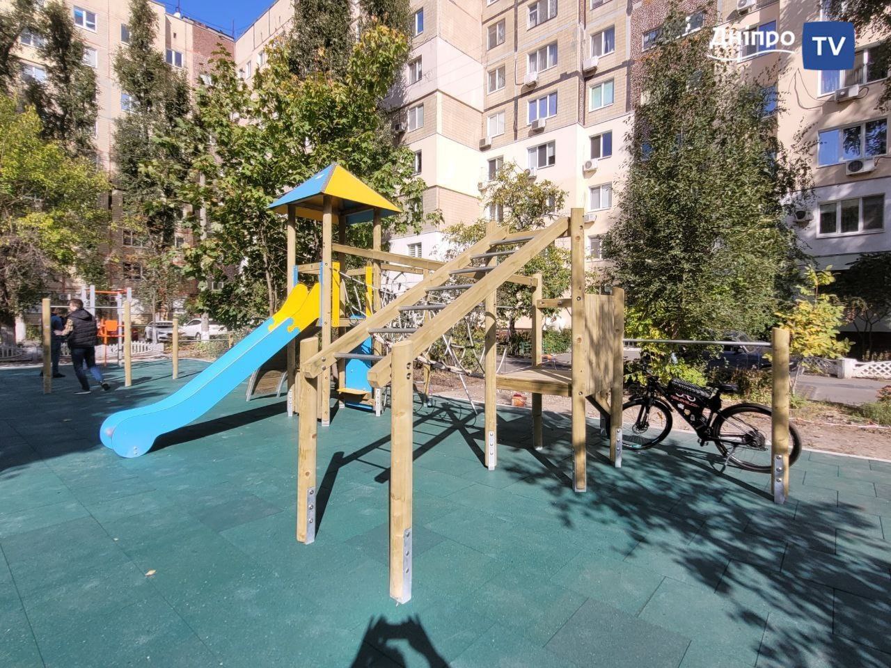 У Дніпрі встановили дитячий майданчик за кошти, які надав уряд Німеччини