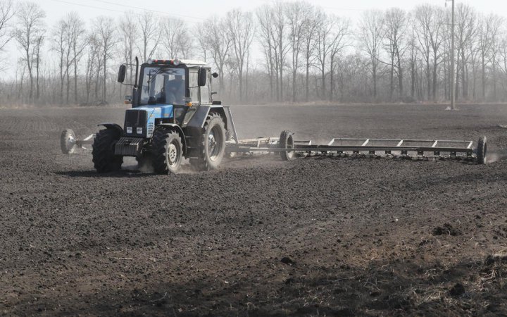 На Дніпропетровщині аграрії в посівну працюватимуть 24/7 попри комендантську годину