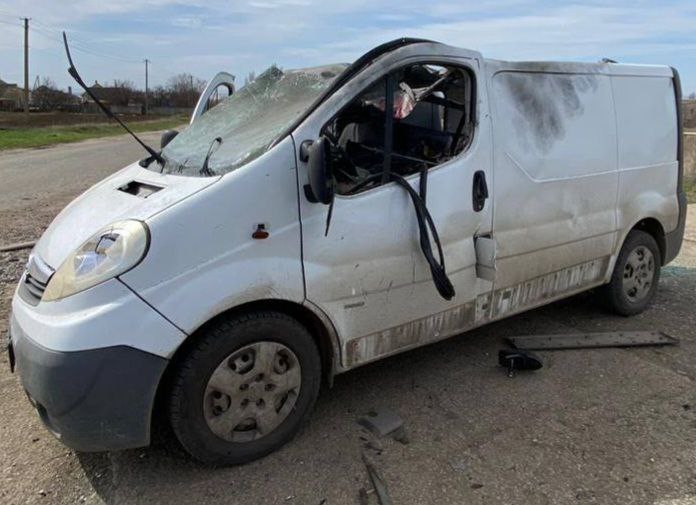На Нікопольщині ворожий дрон-камікадзе поцілив в автівку: є загиблий та поранений — ОВА