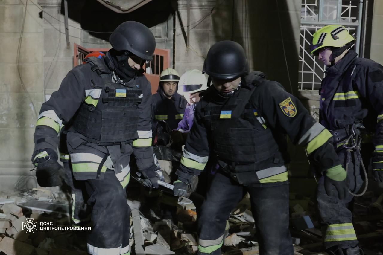У Дніпрі завершено аварійно-рятувальні роботи: внаслідок російської атаки відомо про 27 жертв