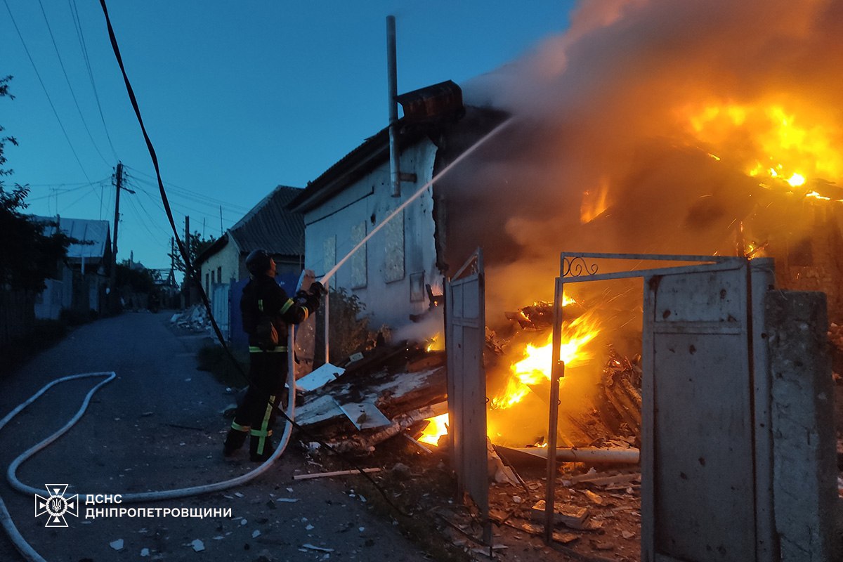 Окупанти обстріляли житловий сектор в Нікопольському районі — ДСНС
