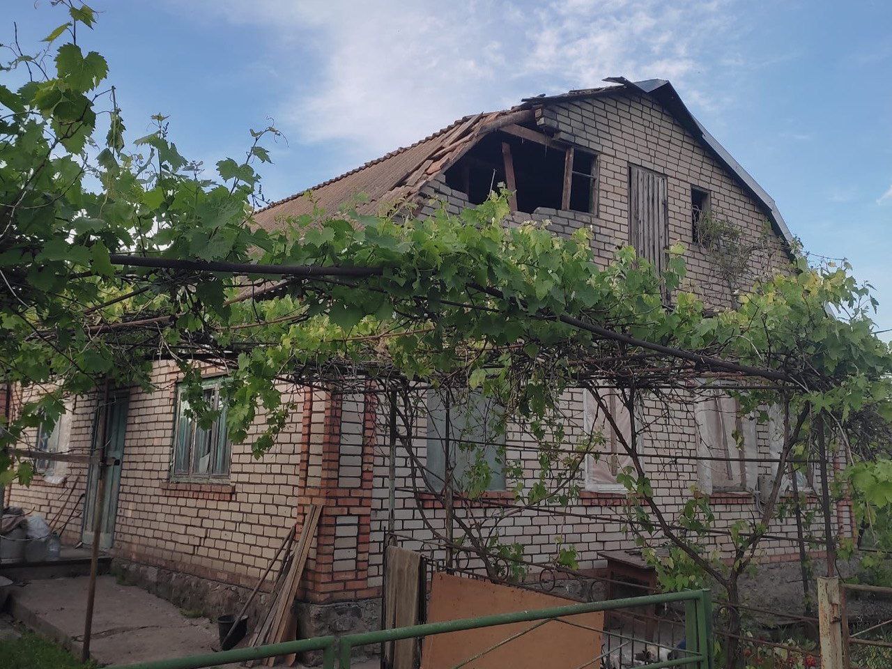 Увечері агресор атакував 3 громади на Нікопольщині, є руйнування