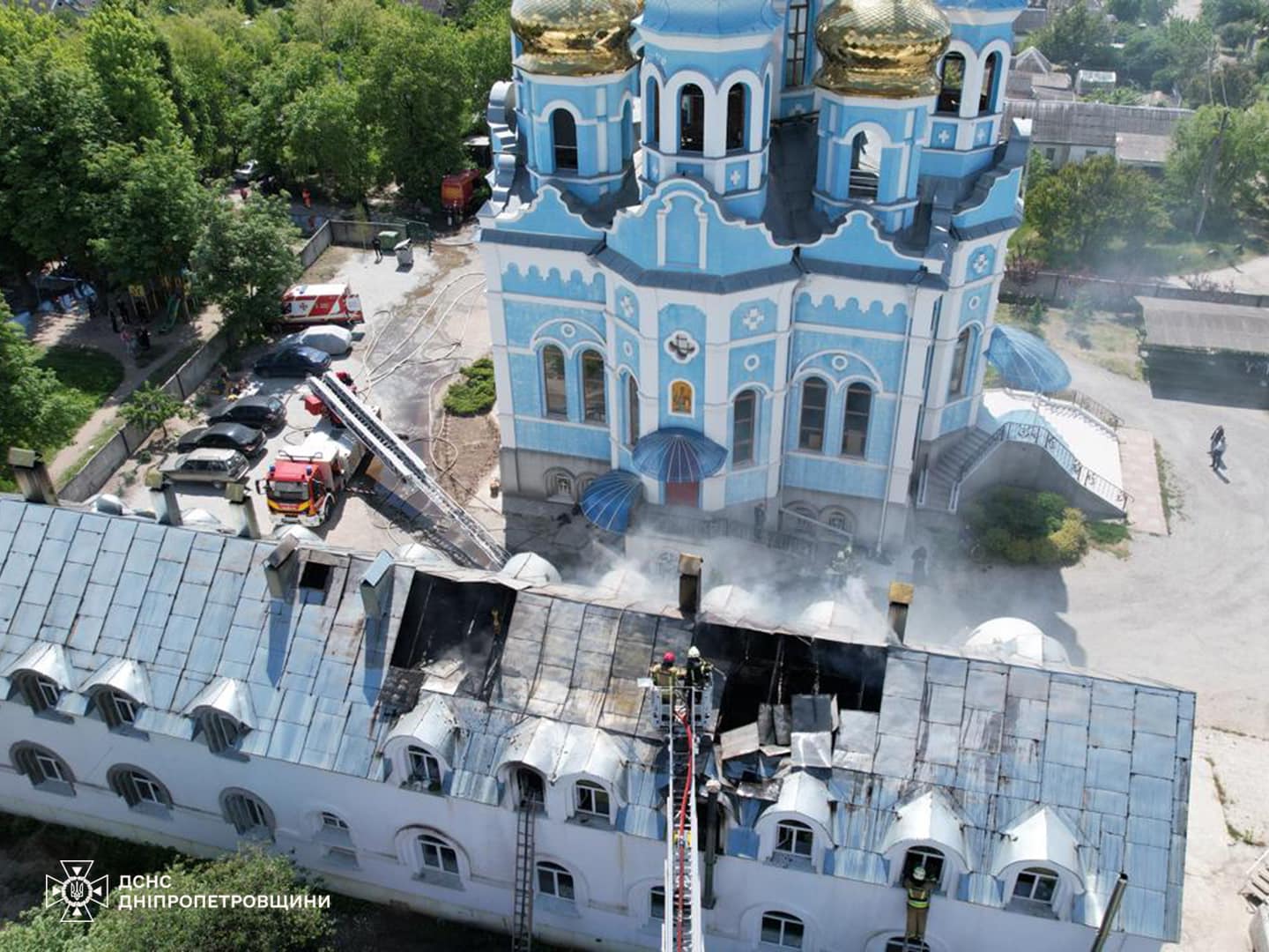 У Дніпрі на території Свято-Покровського храму сталася пожежа: загинула жінка