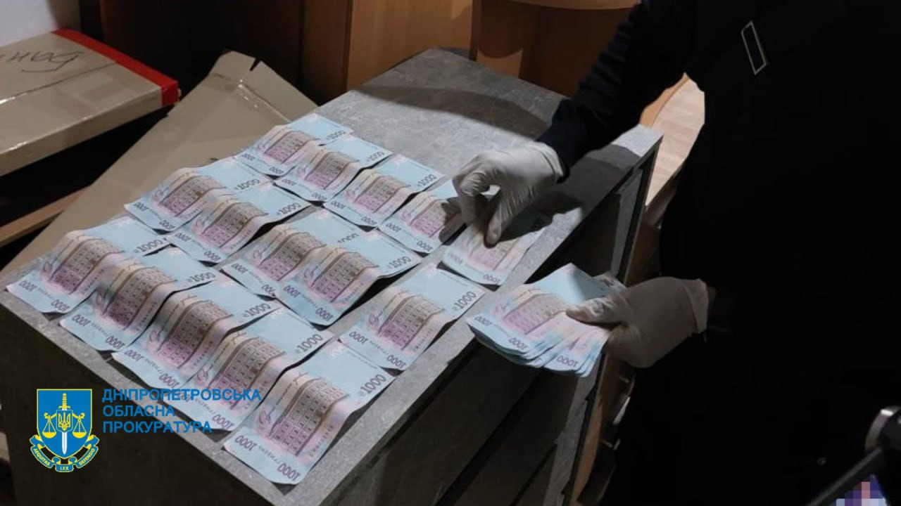 Вимагав $5 тис неіснуючого боргу: на Дніпропетровщині затримано кримінального авторитета