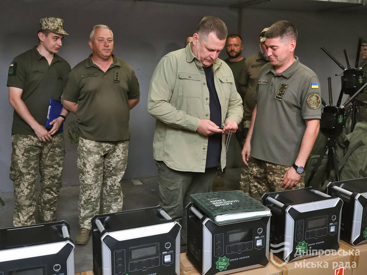 Техніка для ЗСУ: оборонці отримали від Дніпра чергову партію дронів та систем РЕБ