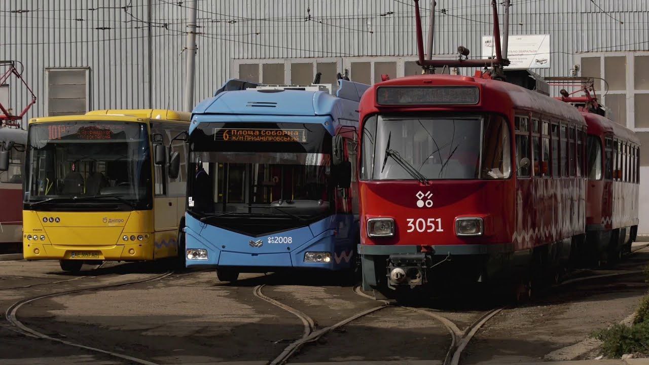 Сьогодні у Дніпрі деякі маршрути громадського транспорту працюватимуть зі змінами
