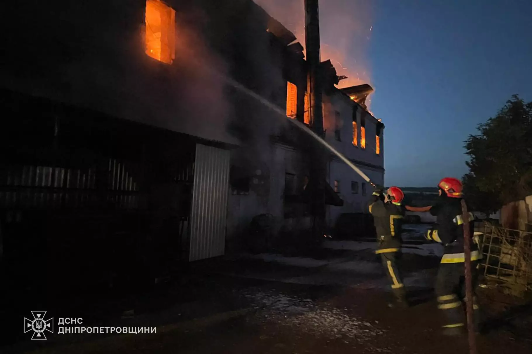 Масштабна пожежа у Кривому Розі: вночі горіло велике підприємство