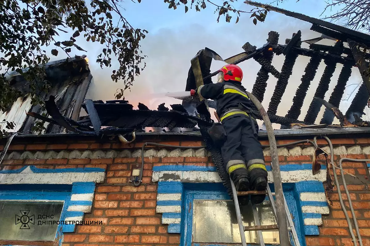 У Нікопольському районі горів житловий будинок на площі 60 кв. м.