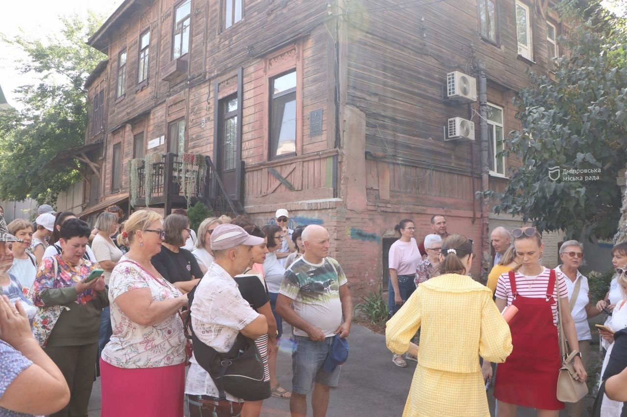 «Дніпро — дуже цікаве місто. Мені подобається дізнаватися нове про його архітектуру та історію», — відвідувачка безкоштовної екскурсії по місту поділилась своїми враженнями