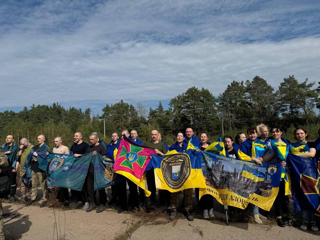 Ще 49 українців повернулися додому з полону, — Володимир Зеленський