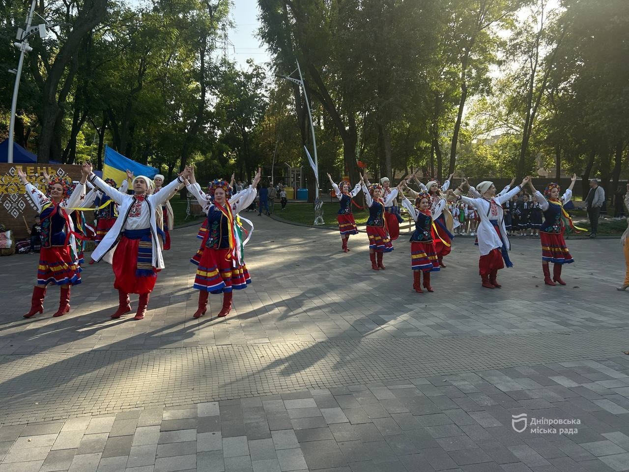 Народні танці, патріотична вікторина та квести: у Дніпрі відбувся родинний захід «День Українського козацтва»