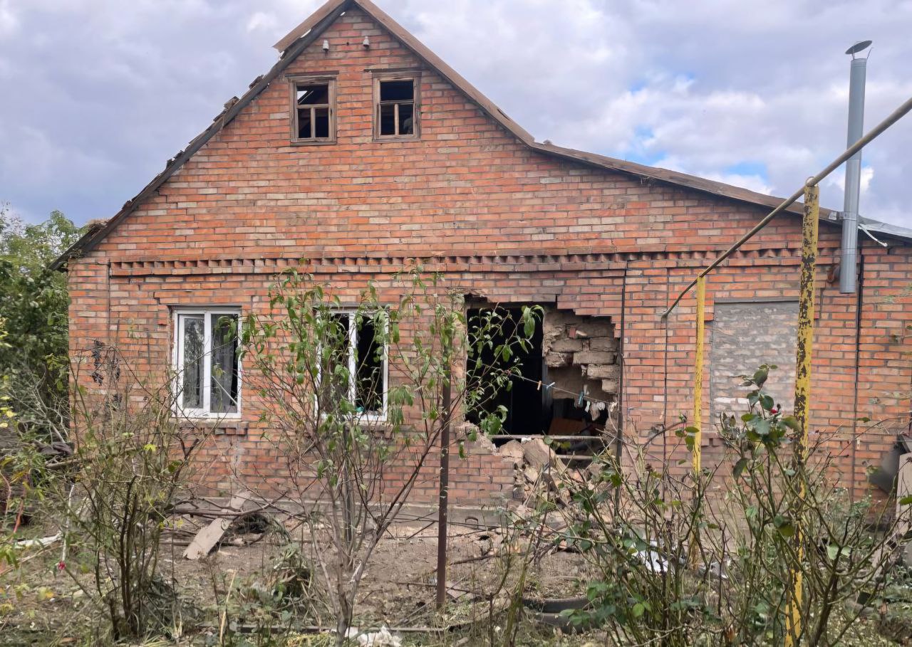 На Нікопольщині внаслідок ворожої атаки на Марганецьку громаду постраждали вагітна жінка та 4-річний хлопчик