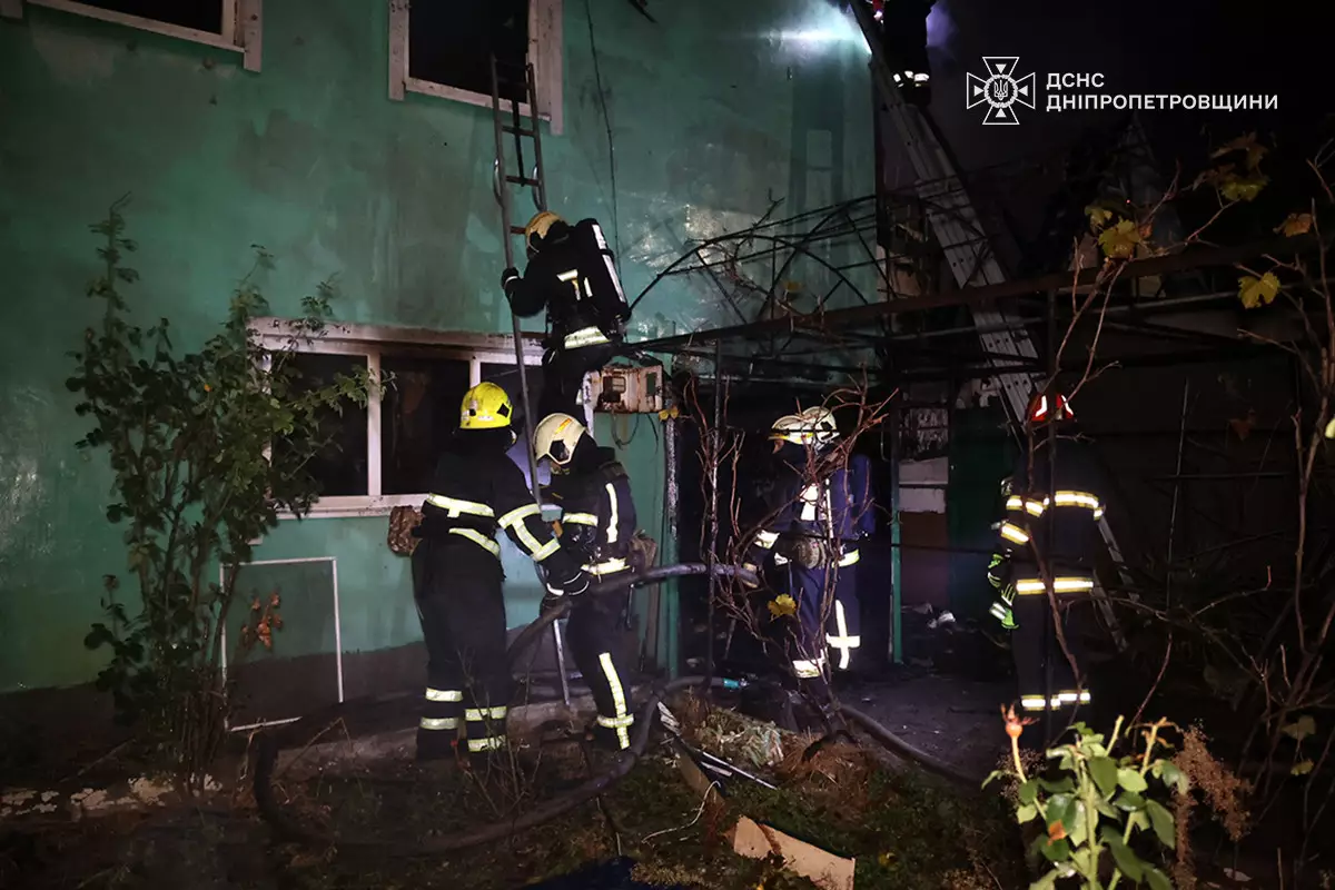 Масштабна пожежа у Дніпрі: загинула людина, вогонь знищив два будинки