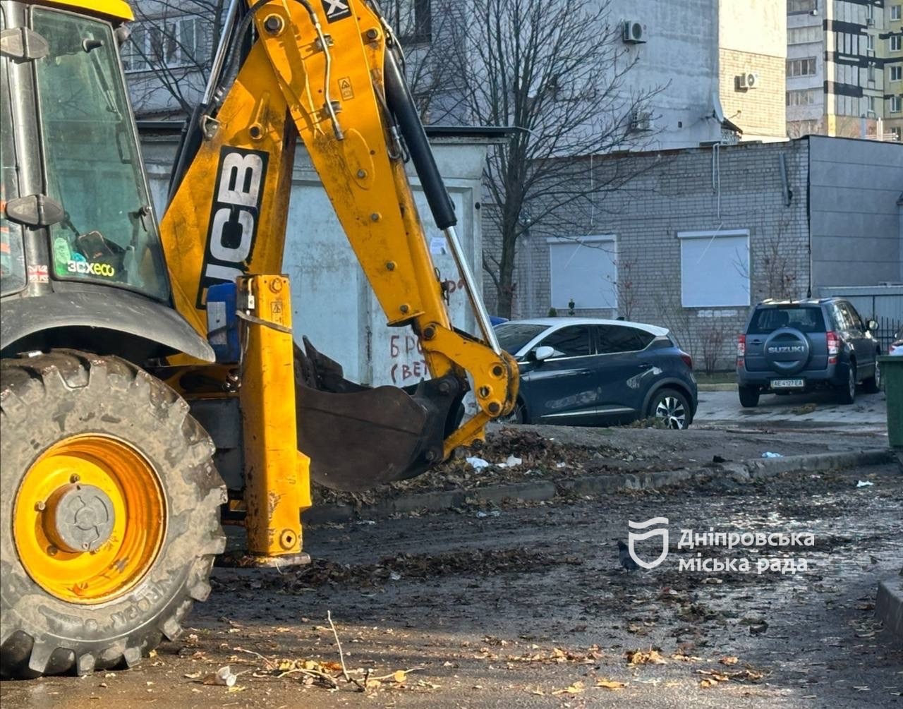 У Дніпрі продовжують ліквідовувати безхазяйні відходи. Цього разу сміттєзвалище прибрали на вул. Робочій