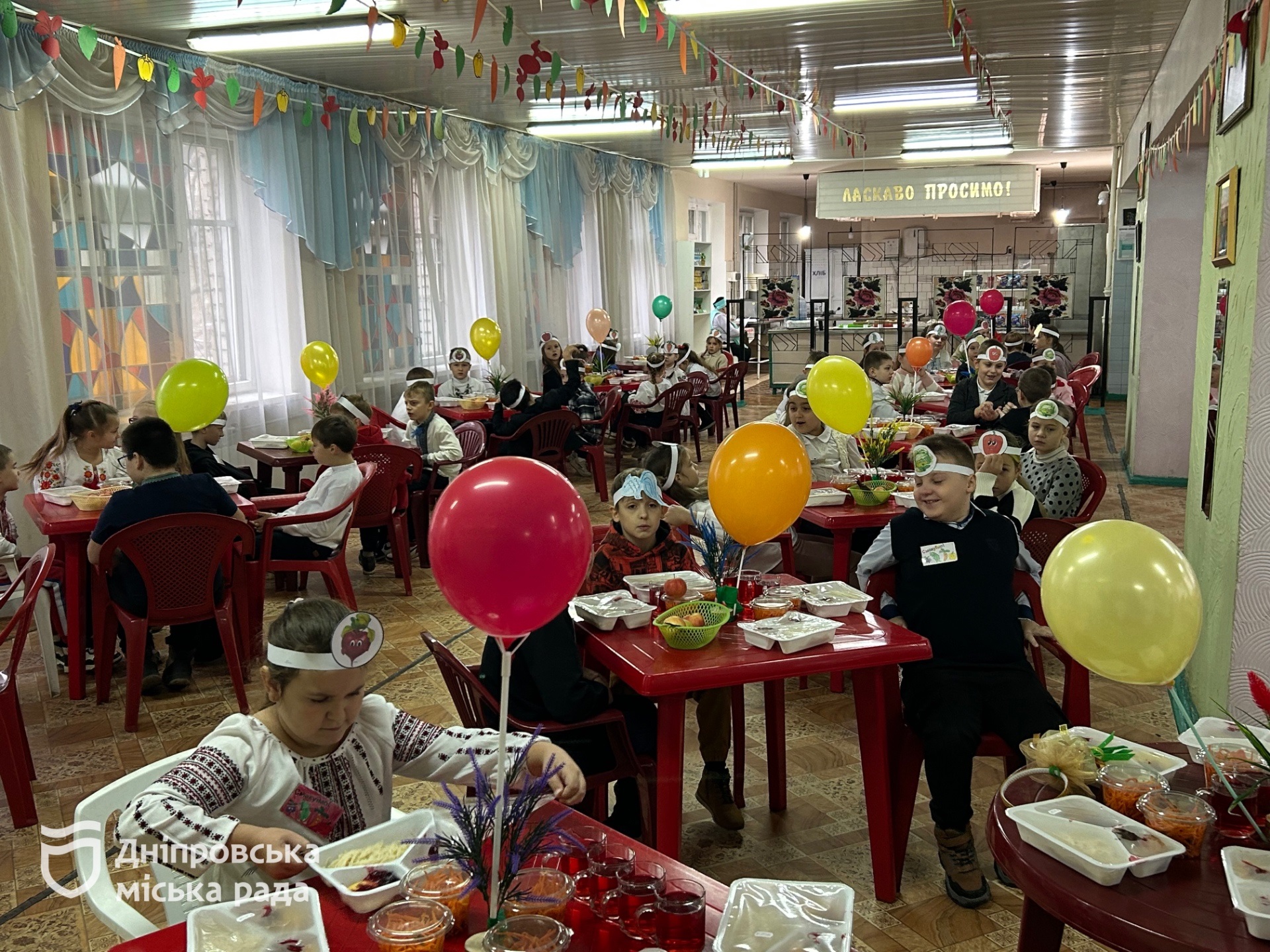 Майстер-класи, тематичні уроки, страви з овочів. У школах Дніпра пройшов тиждень здорового харчування «СмакуЇМО»