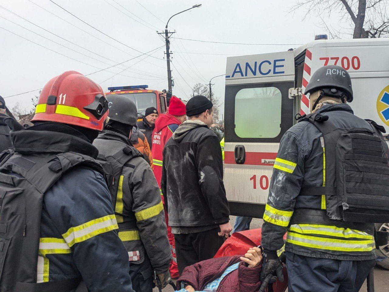 4 загиблих, 9 постраждалих: у Кривому Розі завершилися аварійно-рятувальні роботи після атаки ворога