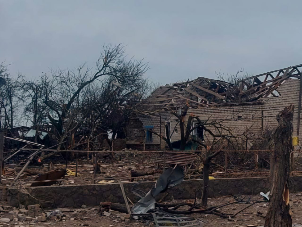 На Дніпропетровщині під час російського обстрілу постраждали двоє дорослих та дитина