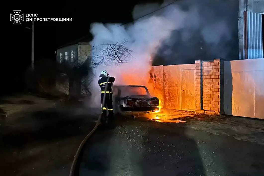 У Дніпрі в Новокодацькому районі вщент згорів автомобіль