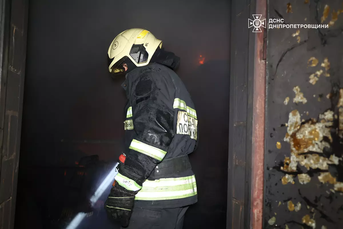 У Кривому Розі сталася пожежа в п’ятиповерхівці: врятували двох людей