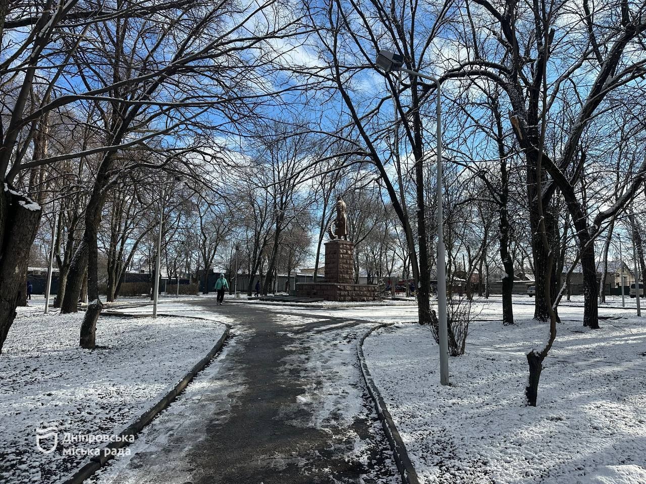 «Тут дуже чисто, працівники скверу прибирають щодня», — мешканці віддаленого району Дніпра про утримання зони відпочинку