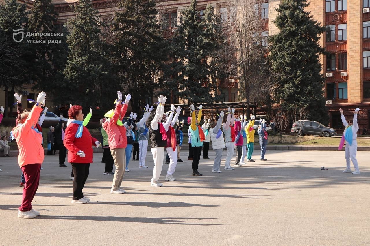 У Дніпрі для людей поважного віку провели безкоштовний майстер-клас з оздоровчої гімнастики