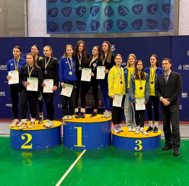 Дніпровські спортсменки вибороли «бронзу» на  чемпіонаті України з фехтування на шпагах