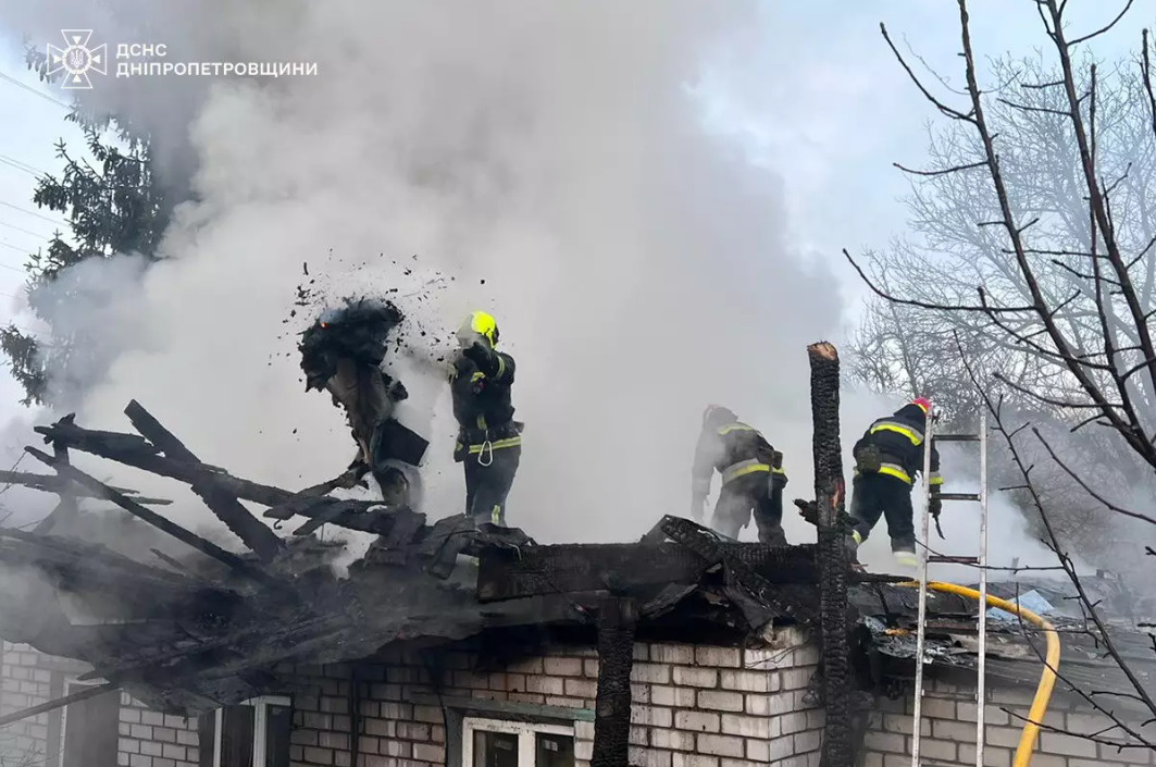 У Шевченківському районі Дніпра горів житловий будинок: подробиці