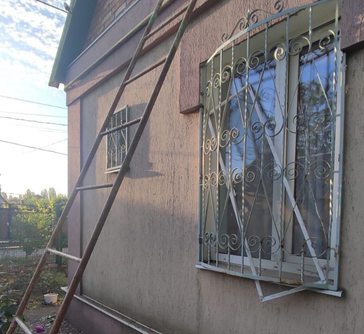 На Дніпропетровщині ворожі обстріли пошкодили будинки й спричинили пожежі, — ОВА