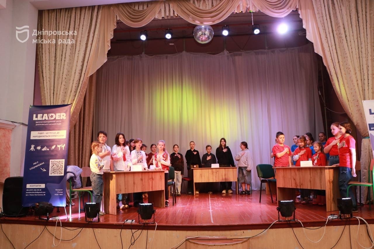 Юні дніпряни розширили свої знання про Європу під час гри «Європейський тур: Що? Де? Коли?»