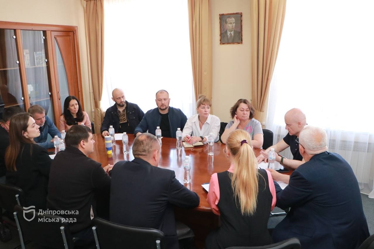 «Формуємо громадсько-владну екосистему, основне завдання якої — співпрацювати задля підтримки наших ветеранів», — заступник міського голови Дніпра про робочу зустріч міської влади та громадськості