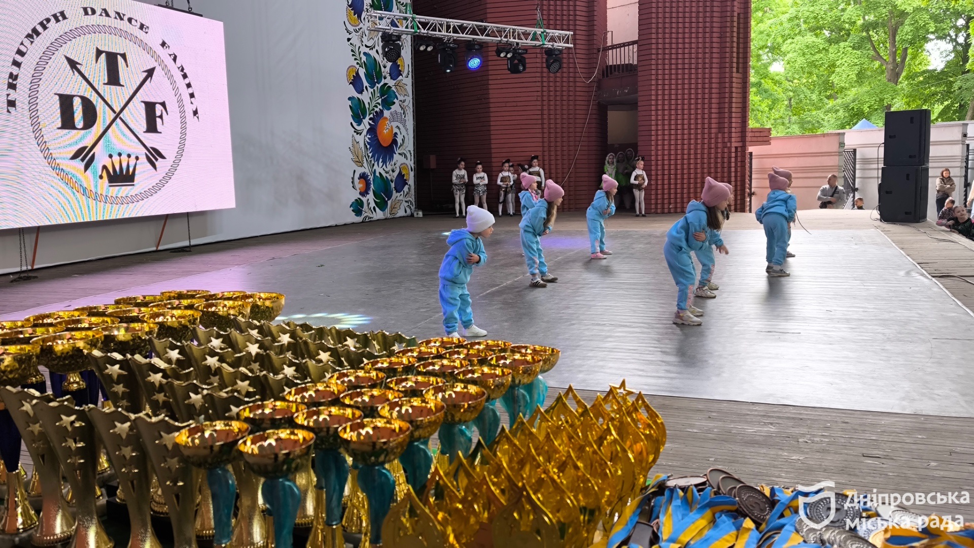Вокал, хореографія та циркове мистецтво: у Дніпрі проходить фестиваль «Park Dnipro Fest»