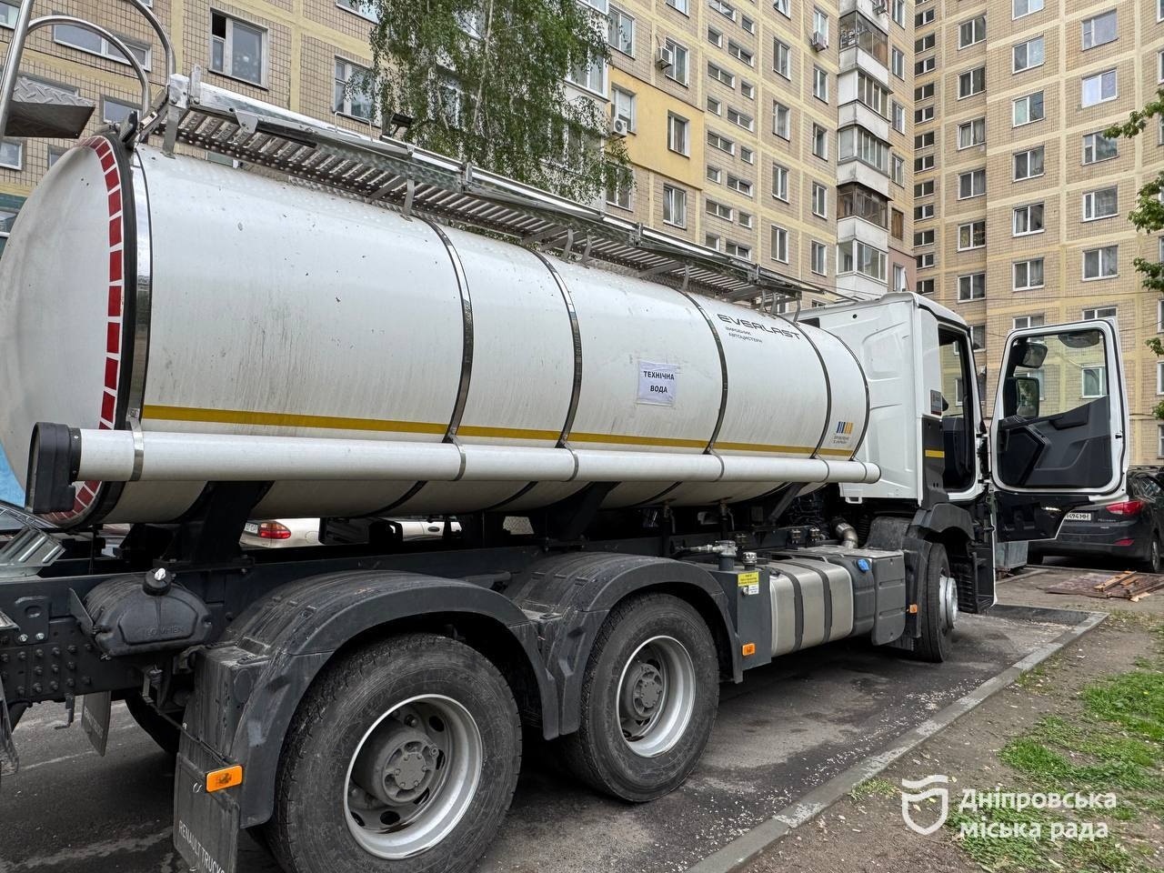 У Дніпрі готують мережі водопостачання до зими: роботи проводять на ж/м Кам’янський