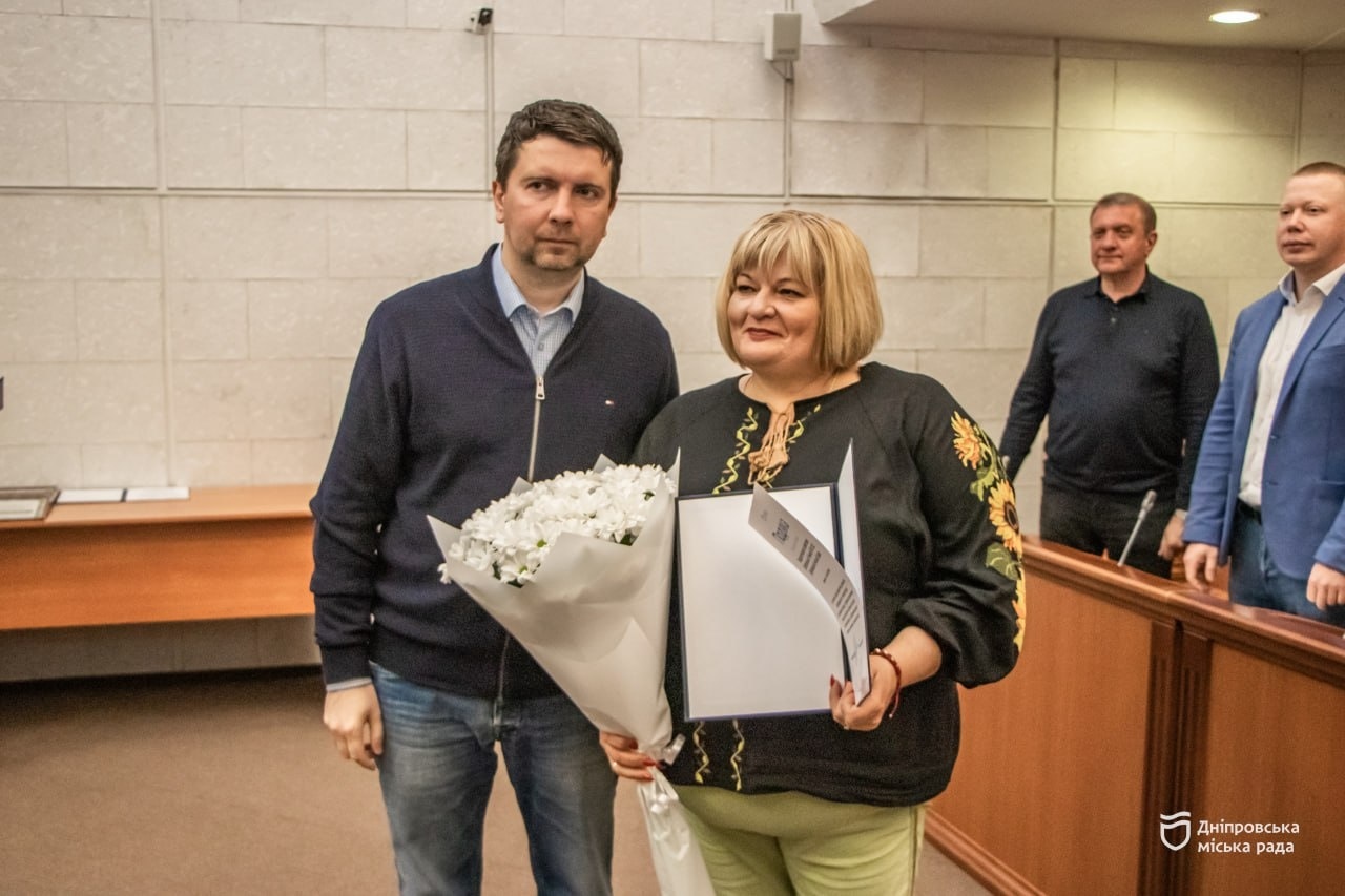 У Дніпрі під час сесії міськради відзначили педагогічні колективи ліцеїв та гімназій