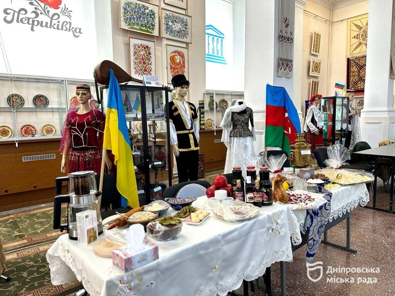Хачапурі, тірольські костюми, барабани. У Дніпрі вперше провели фестиваль до Дня міжнаціональної злагоди та культурного розмаїття