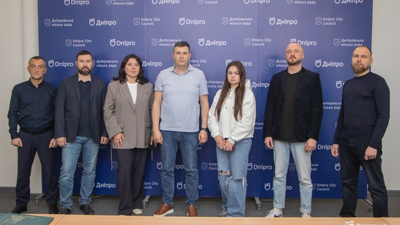 Партнерство задля доступності: Дніпровська міськрада підписала з представниками відповідального бізнесу меморандум про співпрацю в межах флагманського проєкту «Рух без бар’єрів»