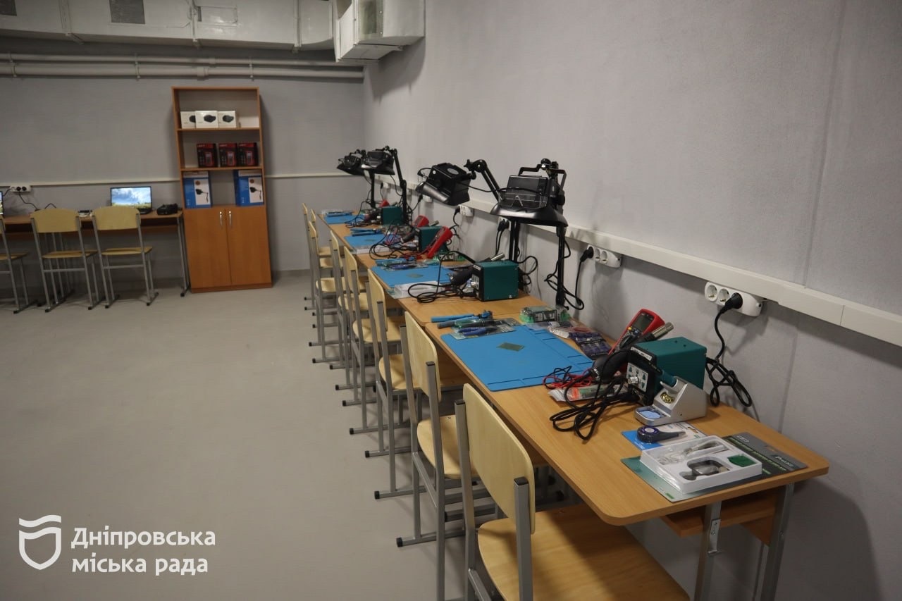 Від дронів до гарбузового хліба: як у Дніпрі готують молодь до захисту і відбудови України