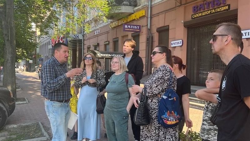 Ветерани Дніпра та їхні родини занурились в історію міста на унікальній екскурсії