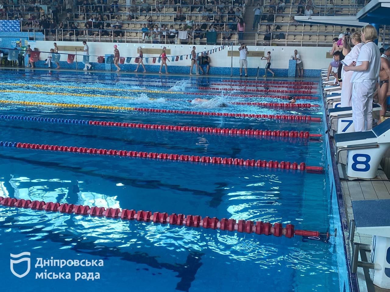 До Дніпра з’їхалися понад 600 плавців на весняний чемпіонат міста