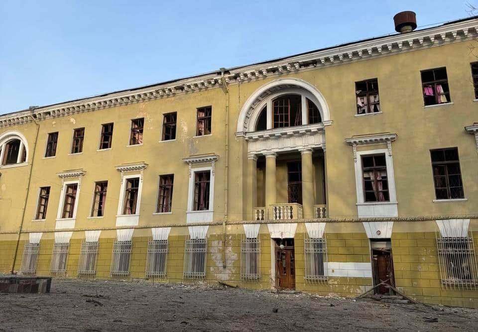 Палац студентів занепадає, а ДНУ на чолі з Сергієм Оковитим відмовився від допомоги міста