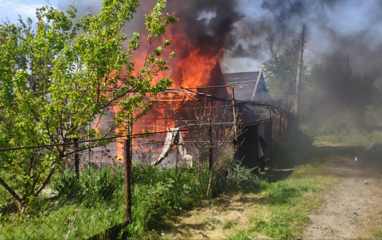Протягом дня під ворожим ударом були три райони Дніпропетровської області: поранена жінка