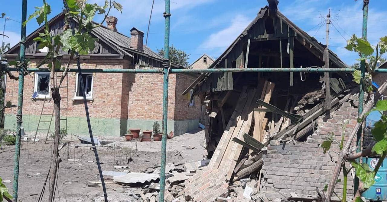 Протягом дня ворог без упину гатив по населеним пунктам Дніпропетровщини: є загиблий та постраждалі